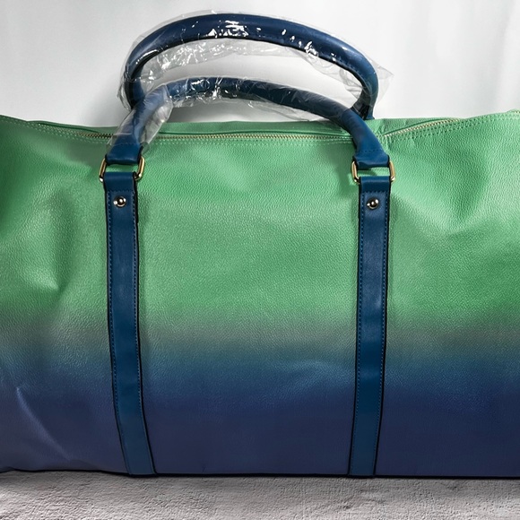 Fashion Duffle Bag Hombre Style NWOT - Picture 1 of 9